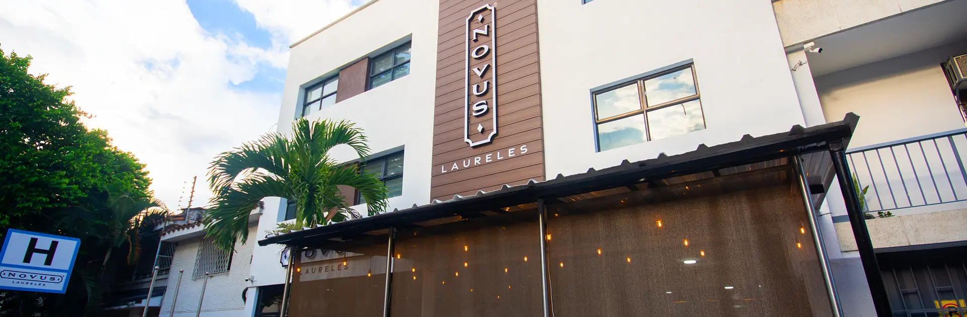 Hotel Novus Laureles — Fachada